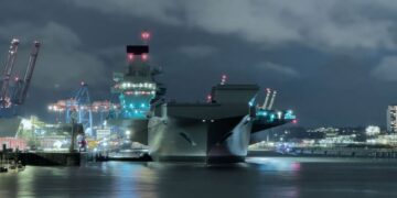 Aircraft carrier HMS "Queen Elizabeth" of the British Royal Navy, Photo: M. Savasogan, elb-bureaux.com