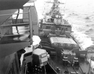 Sowjetische Fregatte bedrängt und rammt US-Kreuzer