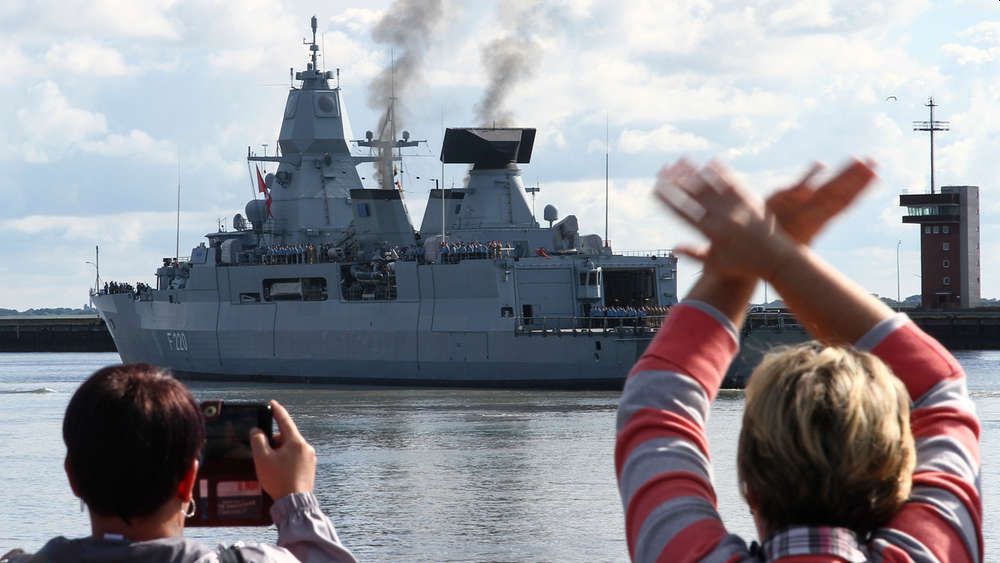 Fregatte Hamburg auf dem Weg ins MittelmeerFoto: Bundeswehr, Rodewald