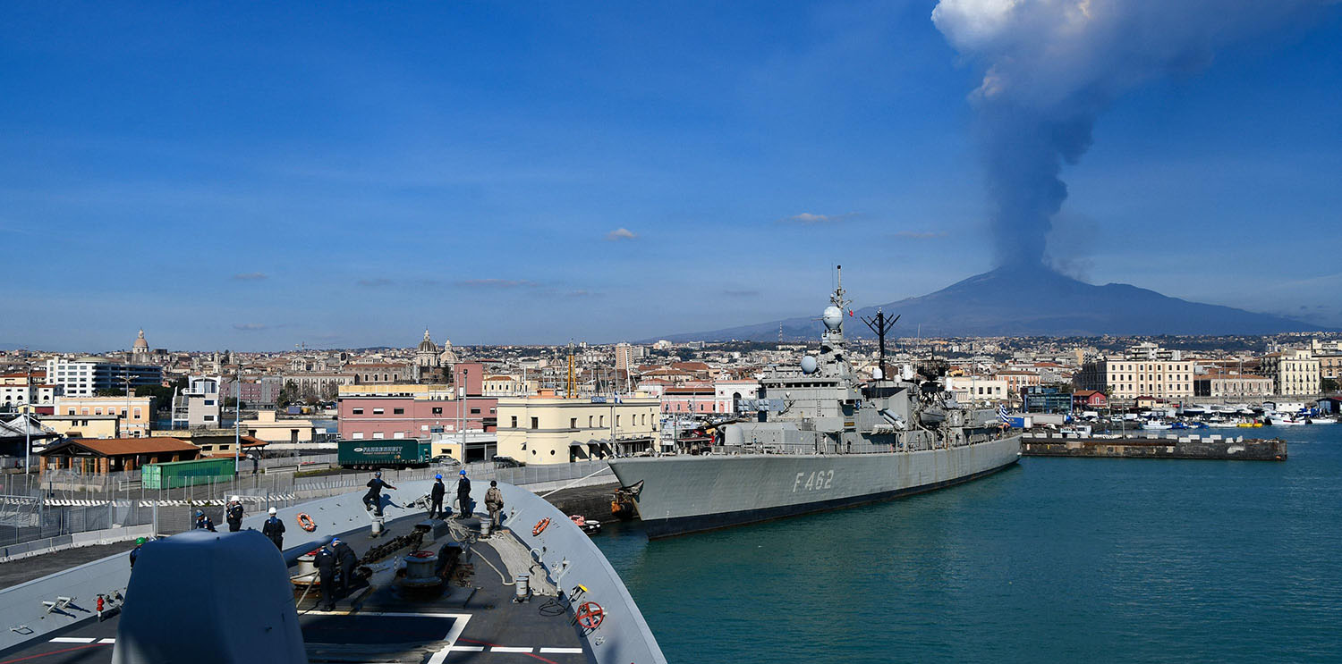 Teilnehmer von Dynamic Manta im Hafen von Catania