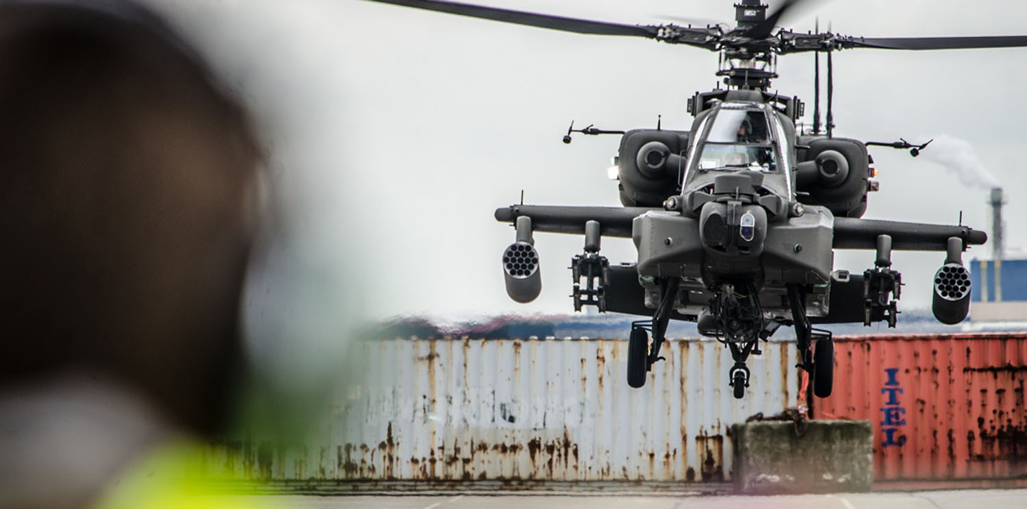 Apache landet im Hafen