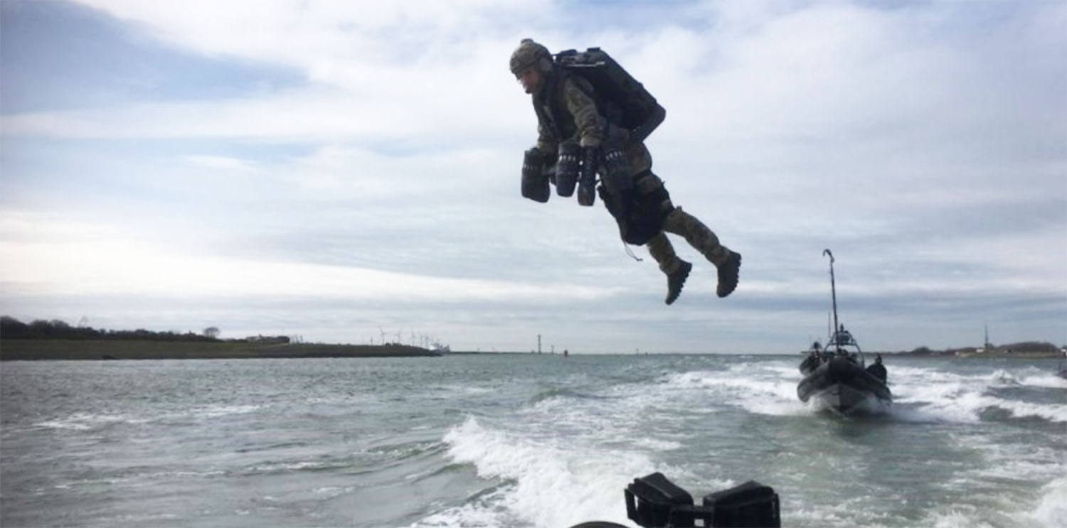 Einsatz des Gravity Jet Suit beim simulierten Boarding