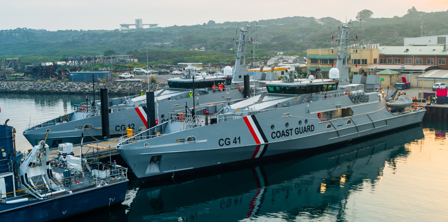TTS Port of Spain (CG 41) und TTS Scarborough (CG 42)