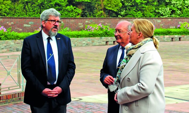 Defence Commissioner Eva Högl visits naval memorial