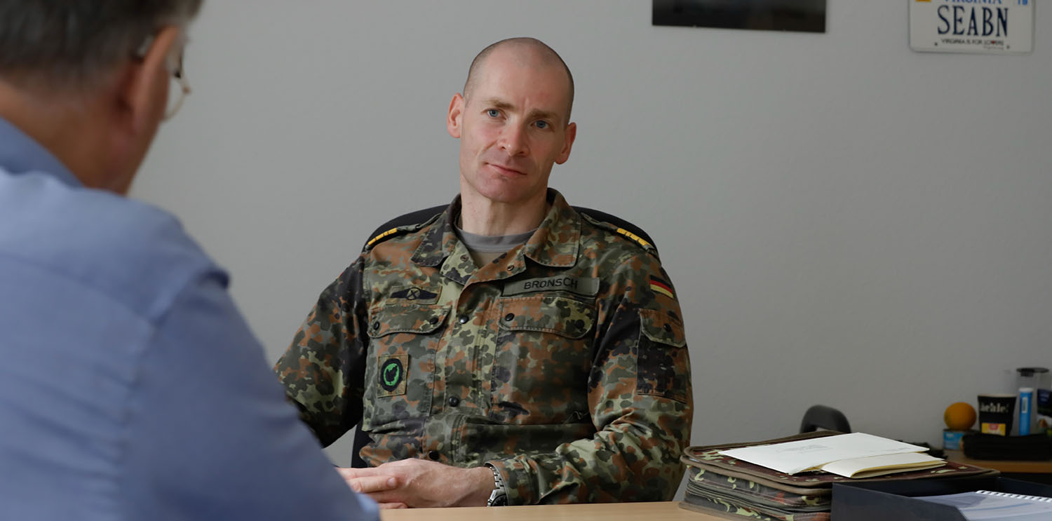 Frigate Captain Norman Bronsch in an interview with Jürgen Draxler