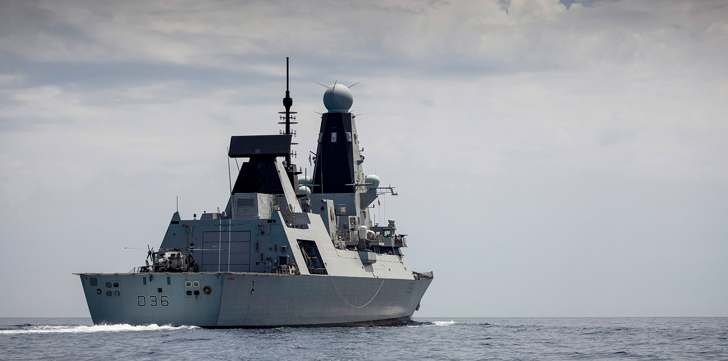 HMS Defender: Kurs Ost