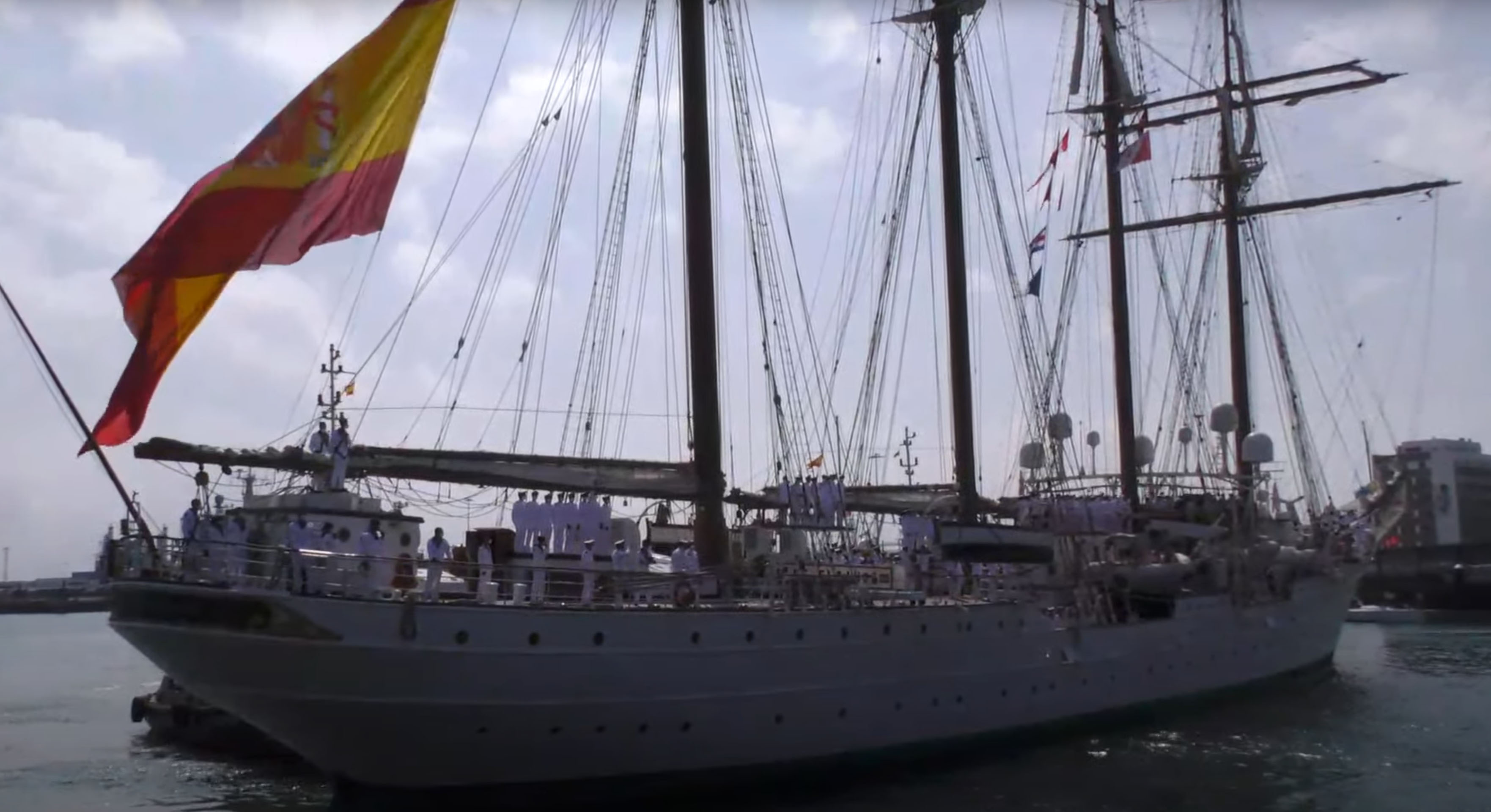 Einlaufen der J.S. de Elcano