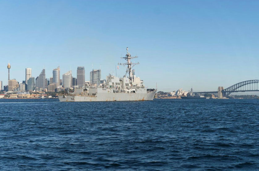USS Rafael Peralta läuft in Sydney ein