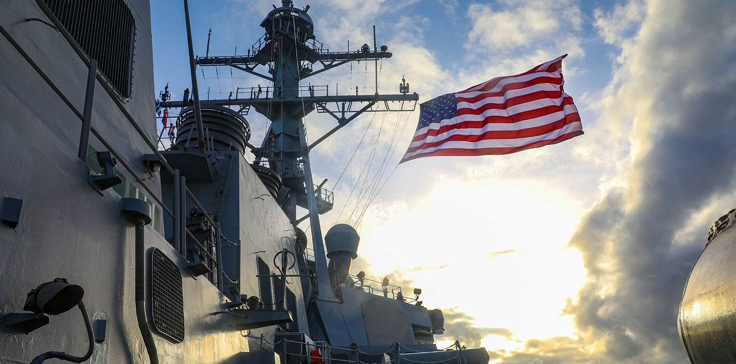 US-Zerstörer Benfold zeigt Flagge im Südchinesischen Meer