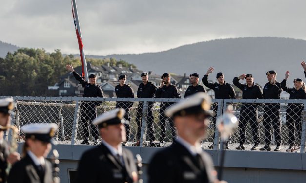 Norwegische Fregatte wird Teil einer US-Flugzeugträgergruppe