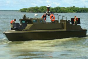 Flusskampfboot vom Typ LPR-40