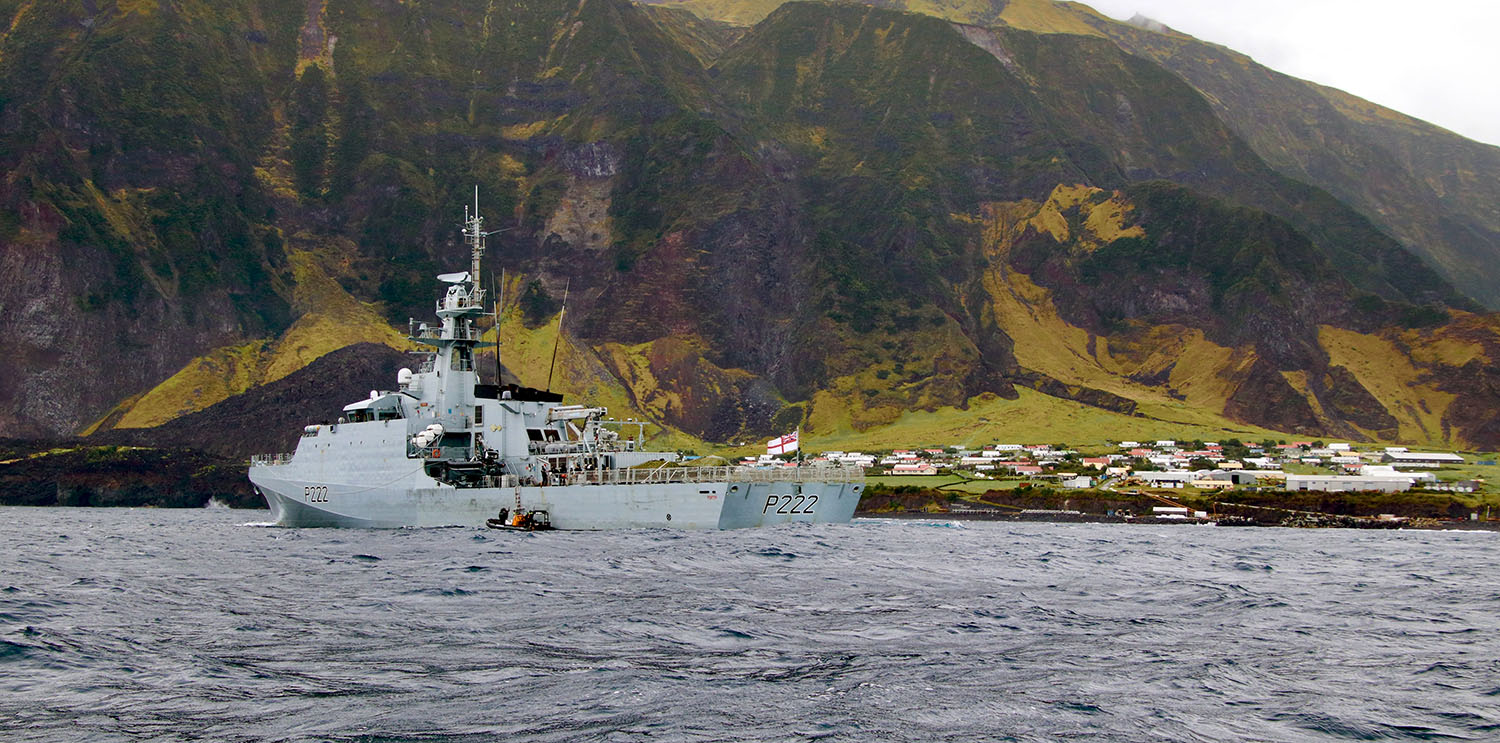 HMS Forth vor Tristan da Cunha