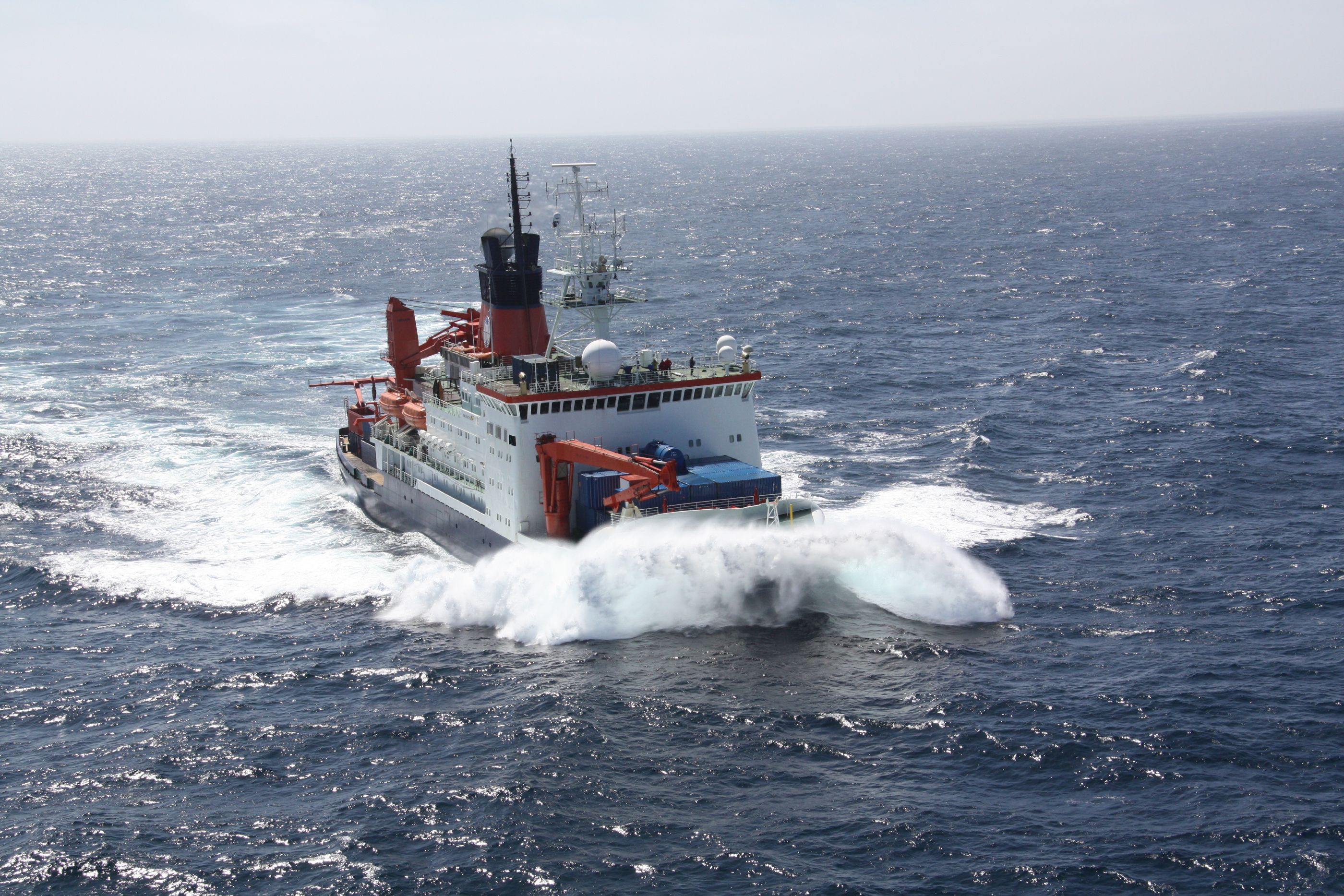 RV Polarstern on its way to Neumayer Station III in the Antarctic