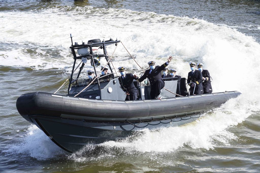 Pumping was yesterday: Frigate captain Stefan Schulz was "driven off" by a buster.