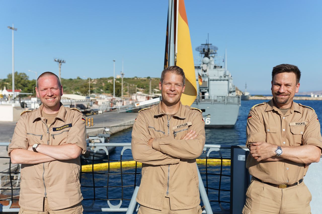 V.l.n.r.: FKpt Andreas Mückusch, Kommandant Schleswig-Holstein; Kpt z.S. Stephan Küttler, Kontingentführer; FKpt Kai Röckel, Kommandant Lübeck