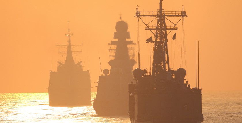 Fregatte SCHLESWIG-HOLSTEIN nutzet im Rahmen des Einsatzes NATO Unterstützung Ägäis jede sich bietende Gelegenheit zur Inübunghaltung. Fotos Küttler