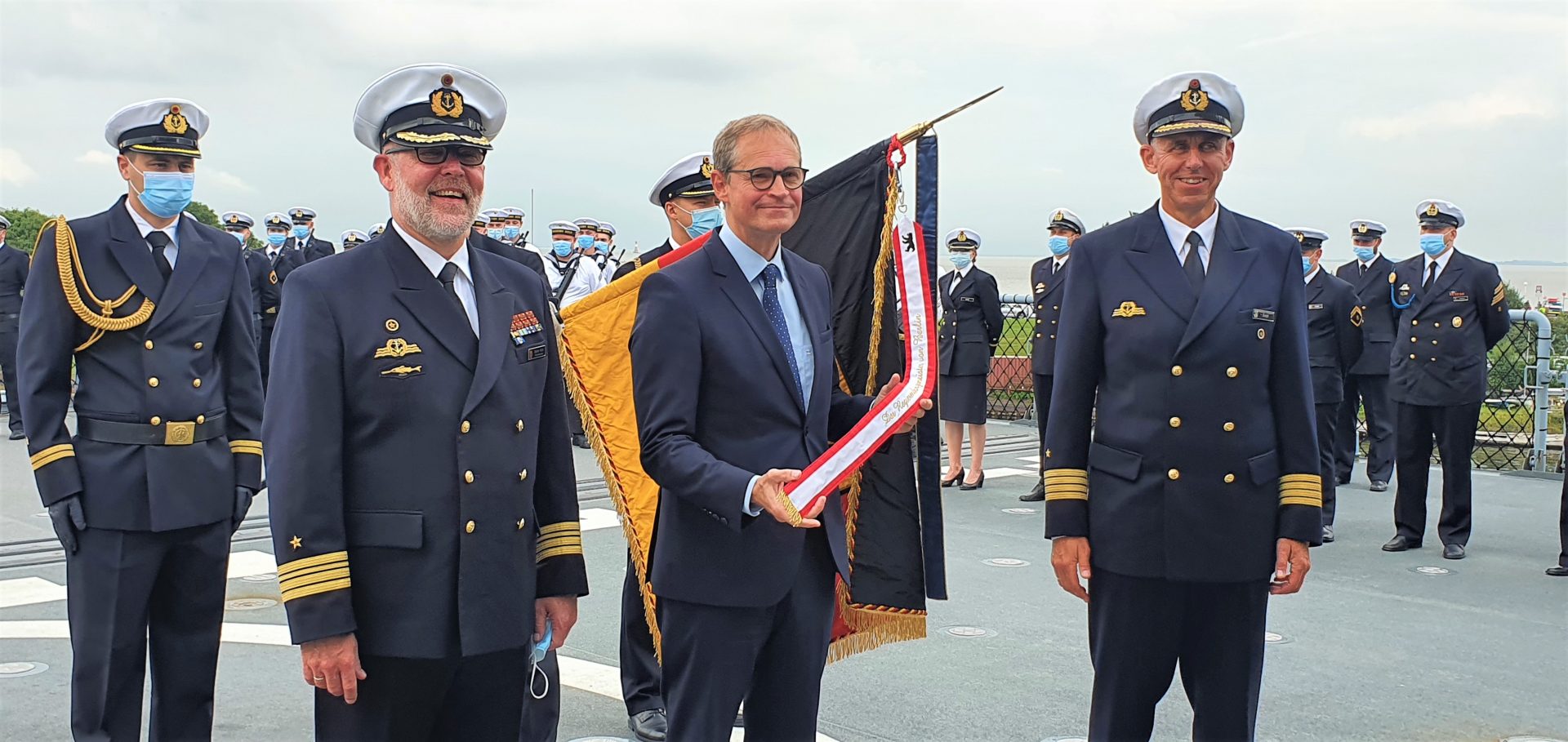 Fahnenbandverleihung durch den Regierenden Bürgermeister
Foto: May-Barg