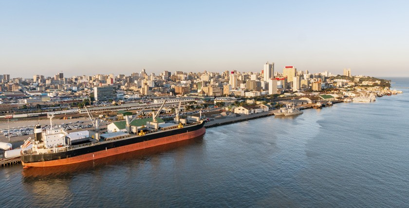 Maputo besitzt den einzigen Tiefwasserhafen Mosambiks. Foto: Adobe Stock