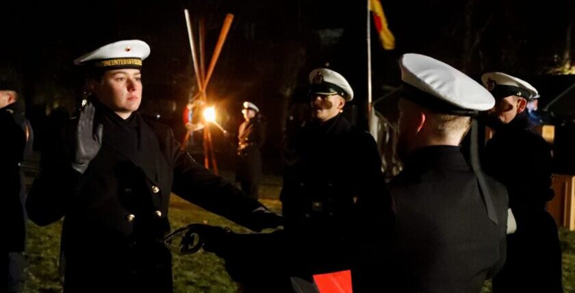 Am 12.11.21 fand die öffentliche Vereidigung der Marineunteroffizierschule am Plöner Schloss statt. Foto: Kröncke