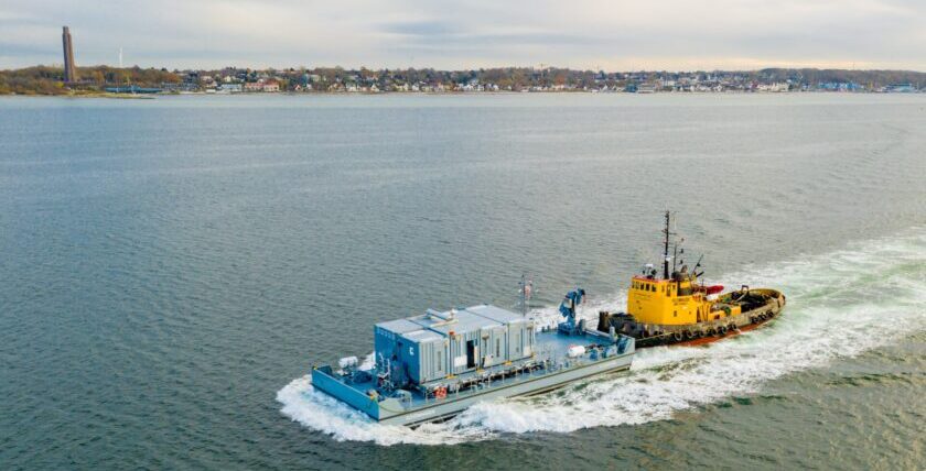 Measuring pontoon "Schönhagen" in transit from Lemwerder to Eckernförde. Photo: WTD 71