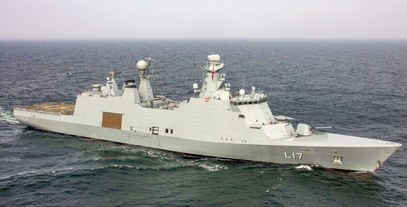 HDMS Esbern Snare (Absalon-Klasse) mit alter Hullnumber. Credit: LPhot Dan Rosenbaum, HMS Kent, Crown Copyright