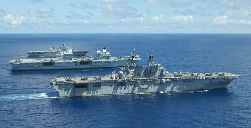 Geballte Seemacht: USS America, HMS Queen Elizabeth und JS Ise. Foto: UK MoD/Crown Copyright