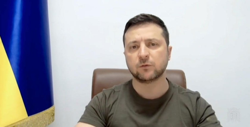 Präsident Zelenskyy forderte zusätzliche Waffen und bekräftigte die Bedeutung von Sanktionen, um Russland aufzuhalten. https://www.euractiv.com/