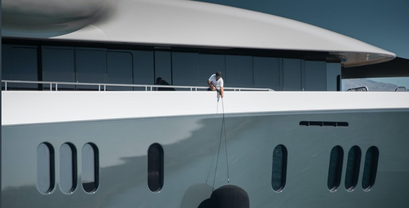 Die Yacht des russischen Tycoon verdunkelt sich auf dem Weg zu den Bahamas, Foto: gcaptain.com