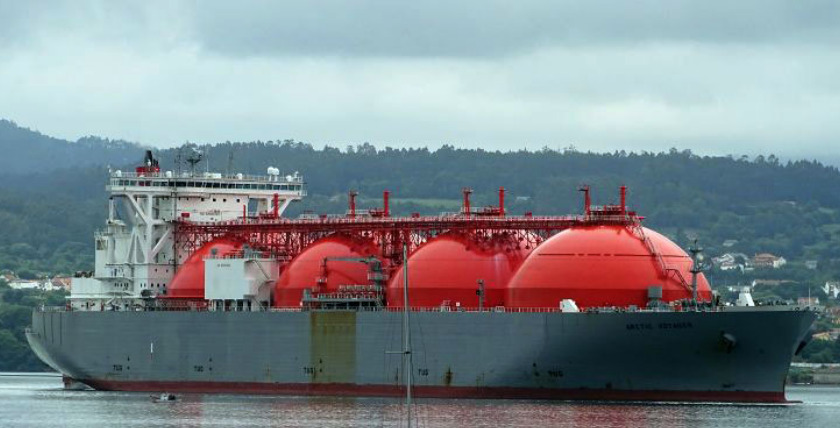 Arctic Voyager LNG Tanker, www.vesselfinder.com