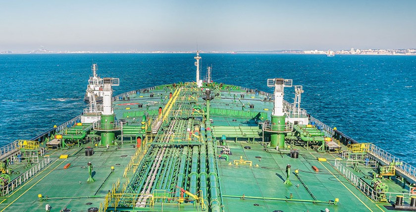 Tankerflottille bringt russisches Öl durch den Suezkanal nach Asien
