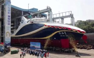 90 Meter Schiff Zhu Hai Yun: Stapellauf eines autonomen Roboter-Trägers in China