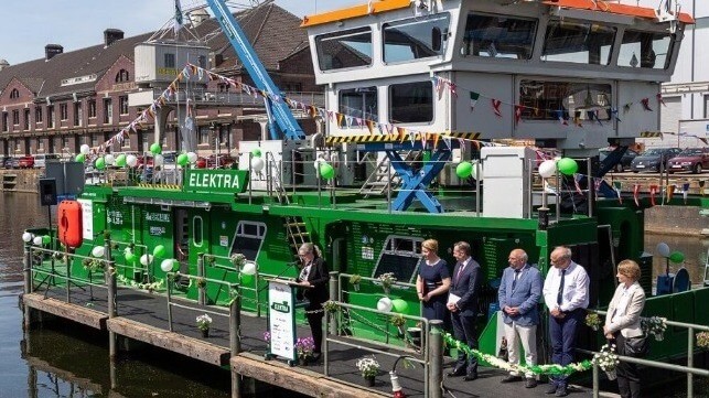 Erstes wasserstoffgetriebenes Schubboot "Elektra" in Berlin getauft und in Dienst genommen. Foto: belaha