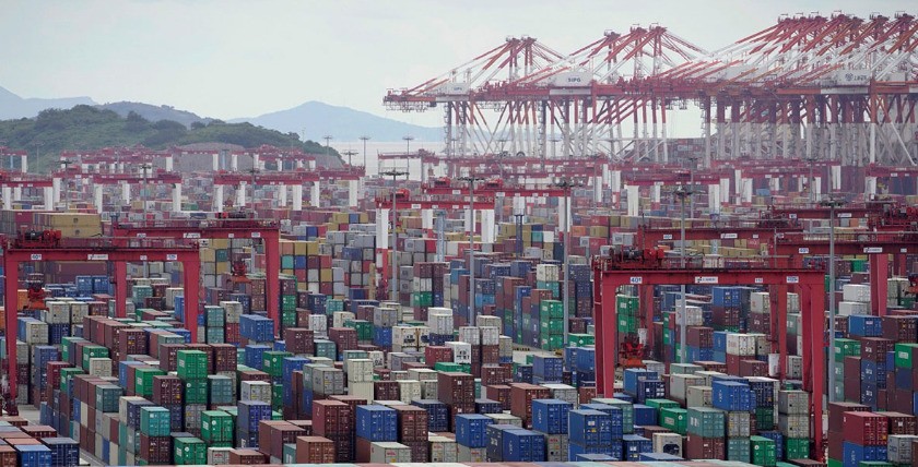 Containers Yangshan Deep-Water Port in Shanghai, Foto: https://gcaptain.com