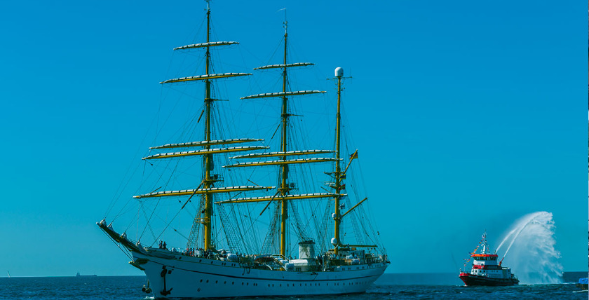 Begrüßung der Gorch Fock durch FLB Alfred Wegener, Foto: Daniel Angres