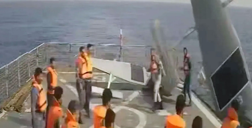 Segeldrohnen der US Navy an Bord der iranischen Fregatte "Jamaran". Schreenshot: Iran-TV