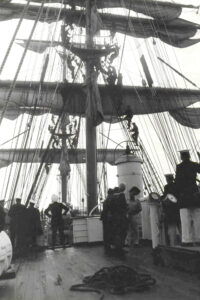 Aufentern zum Segelbergen - 38. AAR Gorch Fock Jul/Aug 1971. Foto: A. Stephenson