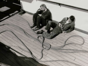 Nickerchen geht immer (und überall) - 38. AAR Gorch Fock Jul/Aug 1971. Foto: A. Stephenson