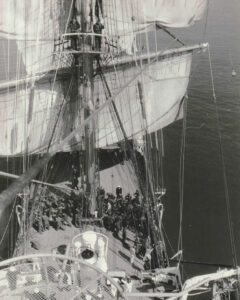 An Deck, Segelmanöver - 38. AAR Gorch Fock Jul/Aug 1971. Foto: A. Stephenson