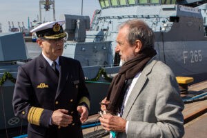 Vizeadmiral Kaack im Gespräch mit dem Autor, Foto: Michael Nitz