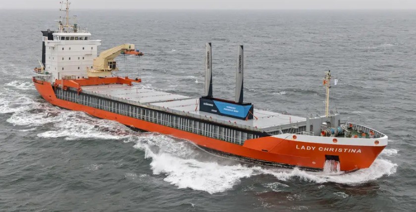 Econowind-Ventifoils im Container an Bord der Lady Christina. Foto: Flying Focus/Econofoils