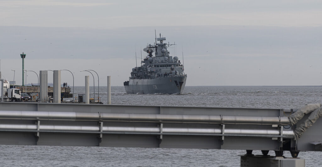 Die Fregatte Mecklenburg-Vorpommern läuft nach der VJTF wieder in Wilhelmshaven ein. Foto: Bundeswehr/Rodewald