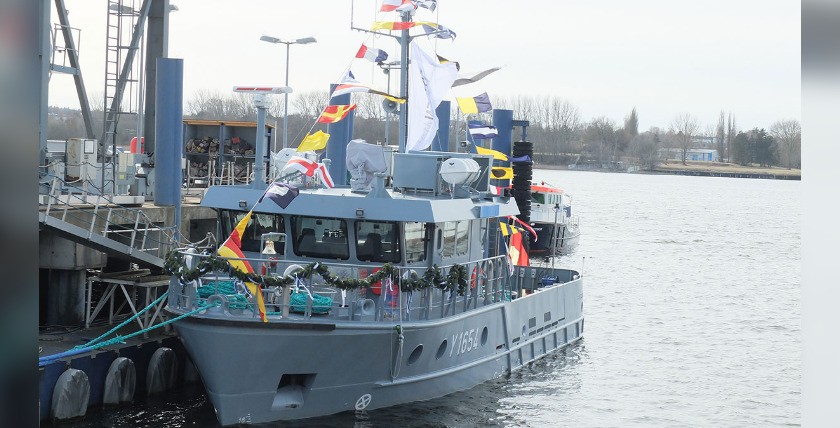 „Schleswig“ geschmückt an der Ausrüstungspier, Foto: Tamsen