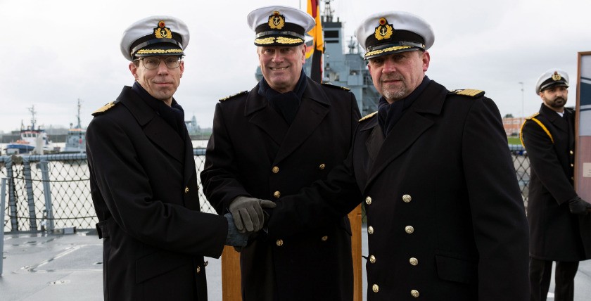 Matthias Schmitt, Axel Schulz und Dirk Jacobus (v.l.) nach der Übergabe, Fotos: Bw/Rodewald