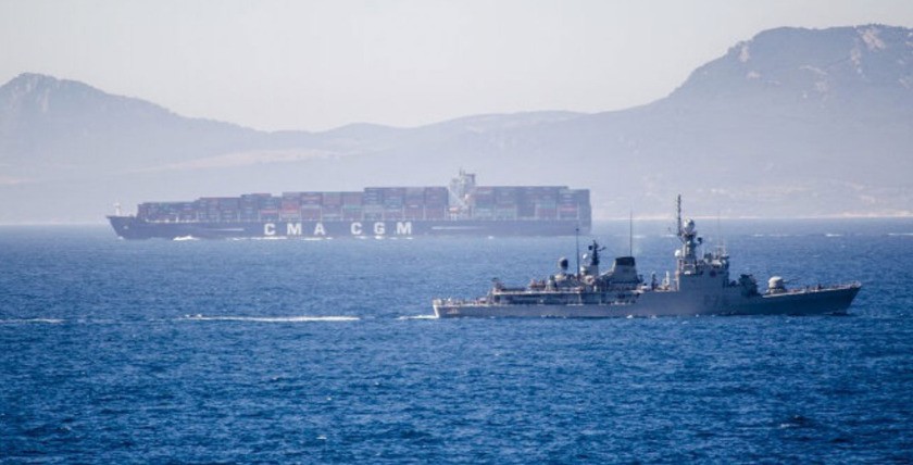 "Infanta Elena" (Descubierta-Klasse) vor dem Felsen von Gibraltar. Foto: Armada