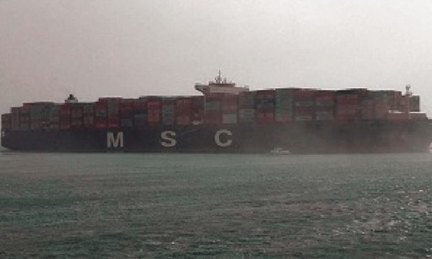 MSC-Frachter läuft im Suez-Kanal auf Grund