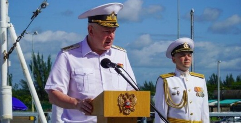 Admiral Nikolai Evmenov bei seiner Ansprache an Bord der "Admiral Gorshkov", Foto: Abteilung für Information und Massenkommunikation des Verteidigungsministeriums der Russischen Föderation