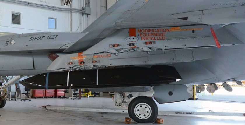 Seezielflugkörper LRASM an einer F/A-18, Foto: US Navy