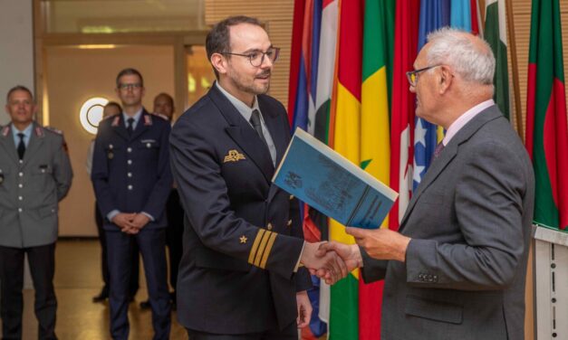 FüAkBw: Verleihung Admiral-Wellershoff-Preis der MOV