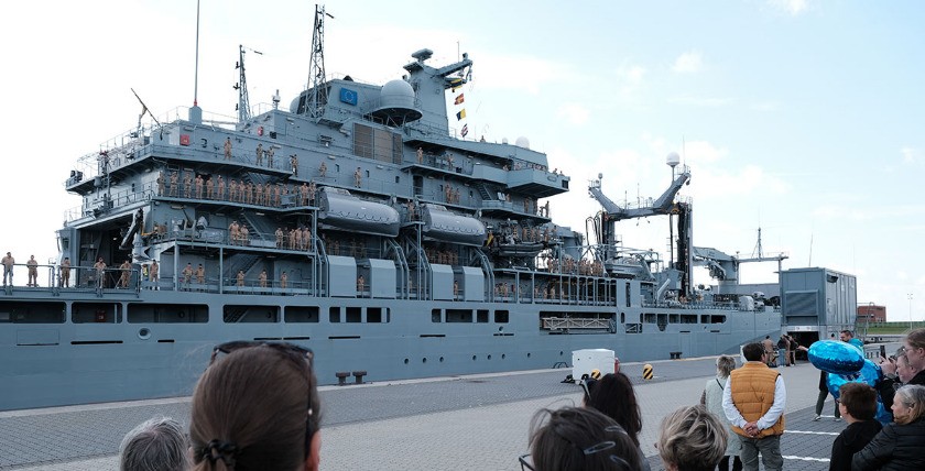 BONN Das Schiff macht fesat, Foto: ￼￼Holger Schlüter