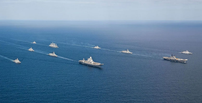 Indischer Flottenverband mit den Flugzeugträgern VIKRAMADITYA und VIKRANT im Arabischen Meer, Foto: Indische Marine